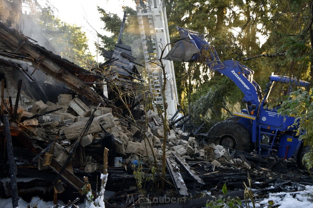 Grossfeuer Einfamilienhaus Siegburg Muehlengrabenstr P1071.JPG - Miklos Laubert